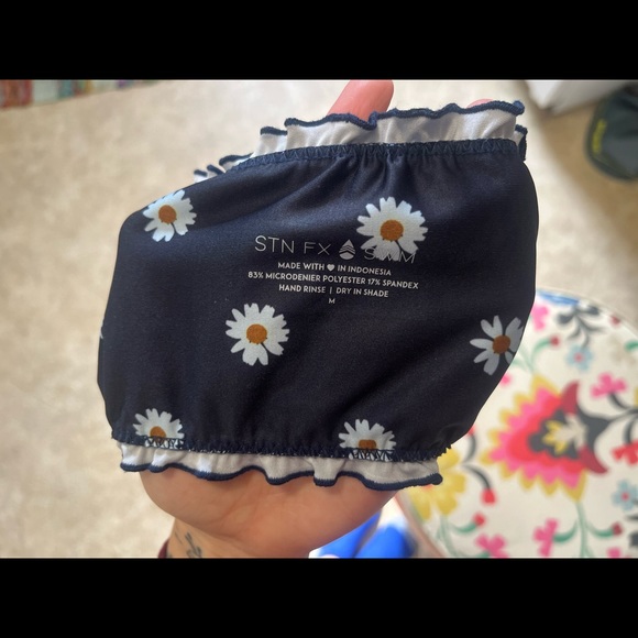 Stone Fox Swim daisy lettuce edge bandeau bikini top, M - Picture 2 of 5